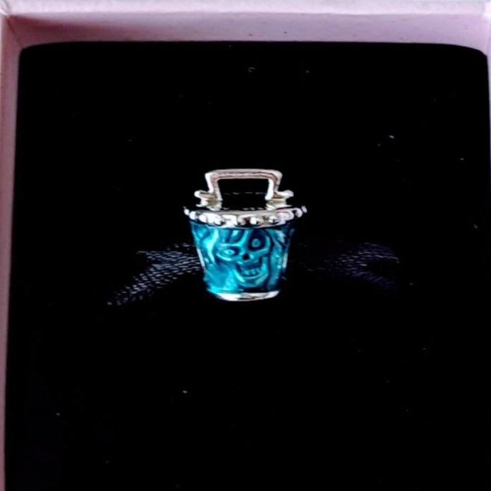 Pandora Disney Parks Pandora Haunted Mansion Hatbox Ghost Charm